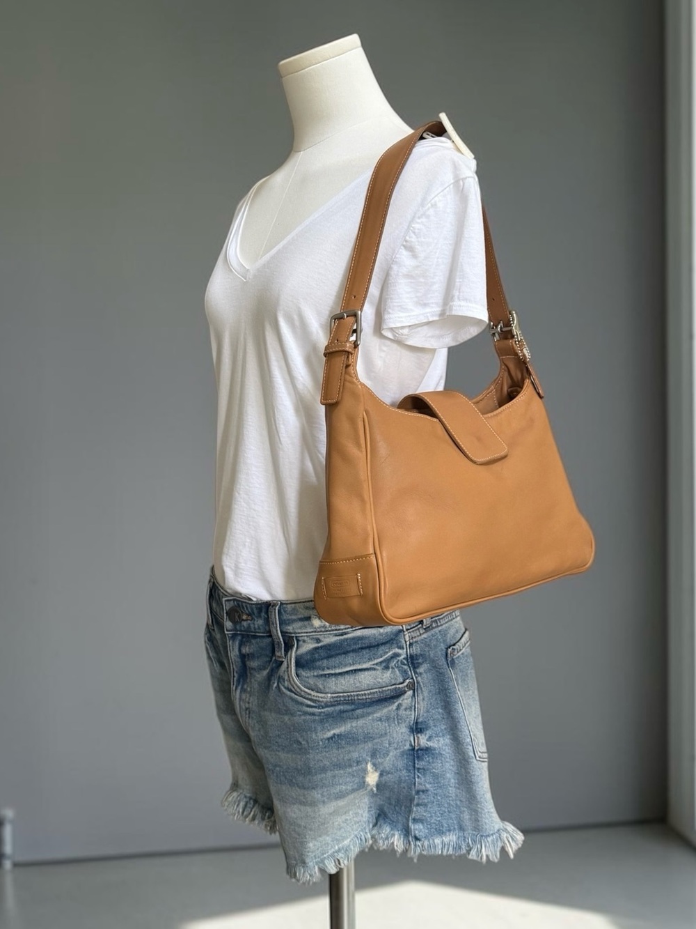 Coach Vintage Hamptons Tan Leather Hobo Shoulder Bag Y2K - Picture 2 of 15